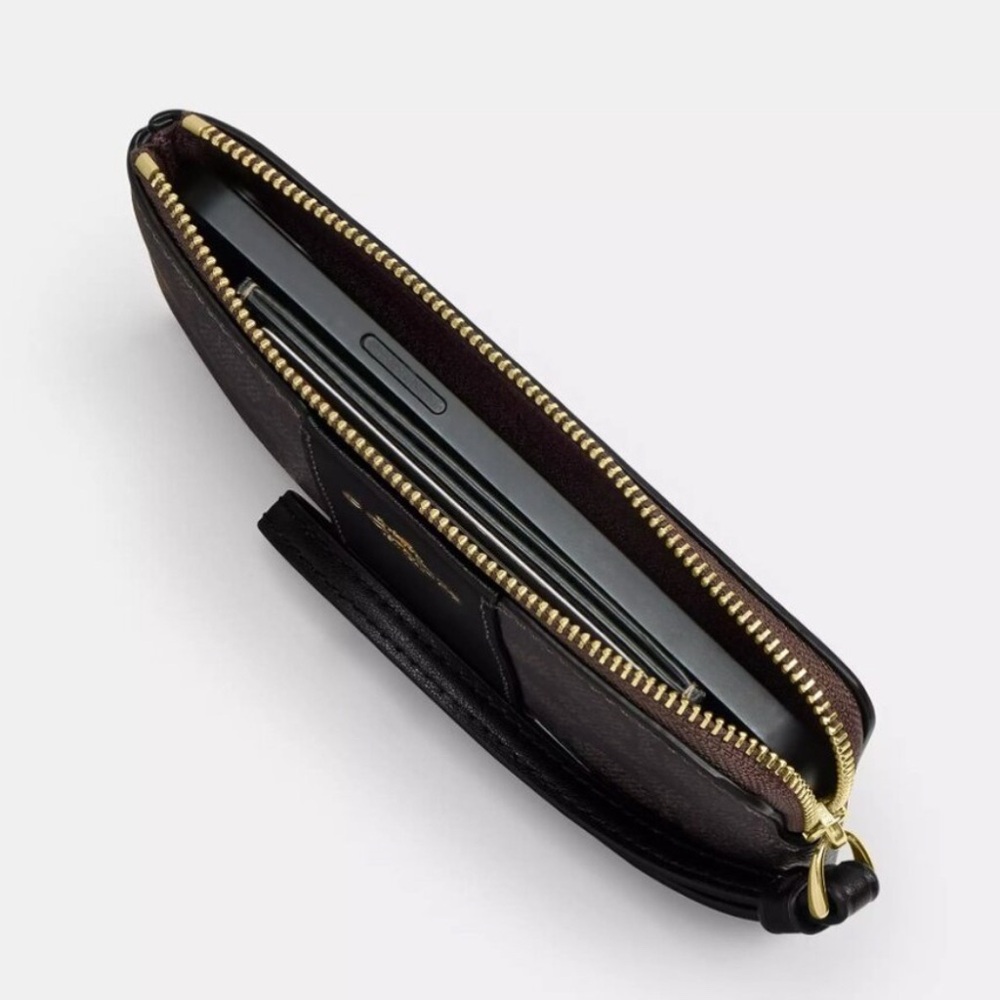 Coach NWT/NIP! Corner Zip Signature Horse & Carriage Wristlet - Picture 13 of 13